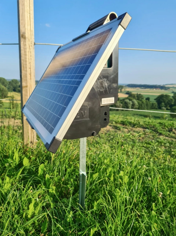 Elektryzator solarny TITAN S 4200, dla koni, bydła, owiec i kóz, 3,0 J, Kerbl