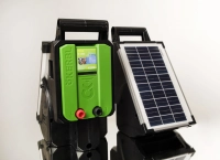 Elektryzator solarny Kerbl Titan S 1400 dla koni bydła i małych zwierząt 1,0 J