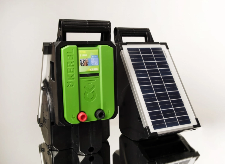 Elektryzator solarny Kerbl Titan S 1400 dla koni bydła i małych zwierząt 1,0 J