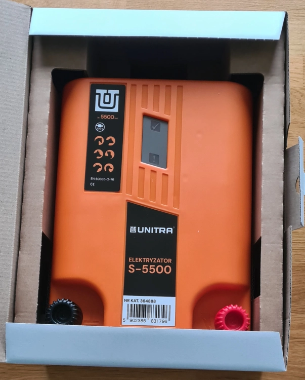 Elektryzator sieciowy Unitra S 5500 na dziki dla koni bydła owiec i kóz  5,5J