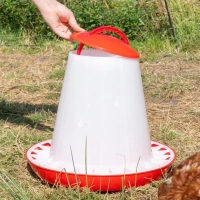 POIDLO-I-KARMNIK-KARMIDLO-DLA-DROBIU-KUR-GESI-6-l-Waga-produktu-z-opakowaniem-jednostkowym-3-kg.jpg