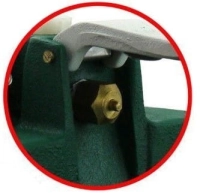 Poidło miskowe żeliwne z językiem dla bydła koni kóź